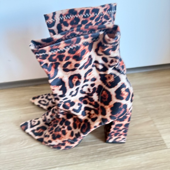 Leopard Print Pointed Toe Heeled Booties – Size 6 – Never Worn - Picture 4 of 4